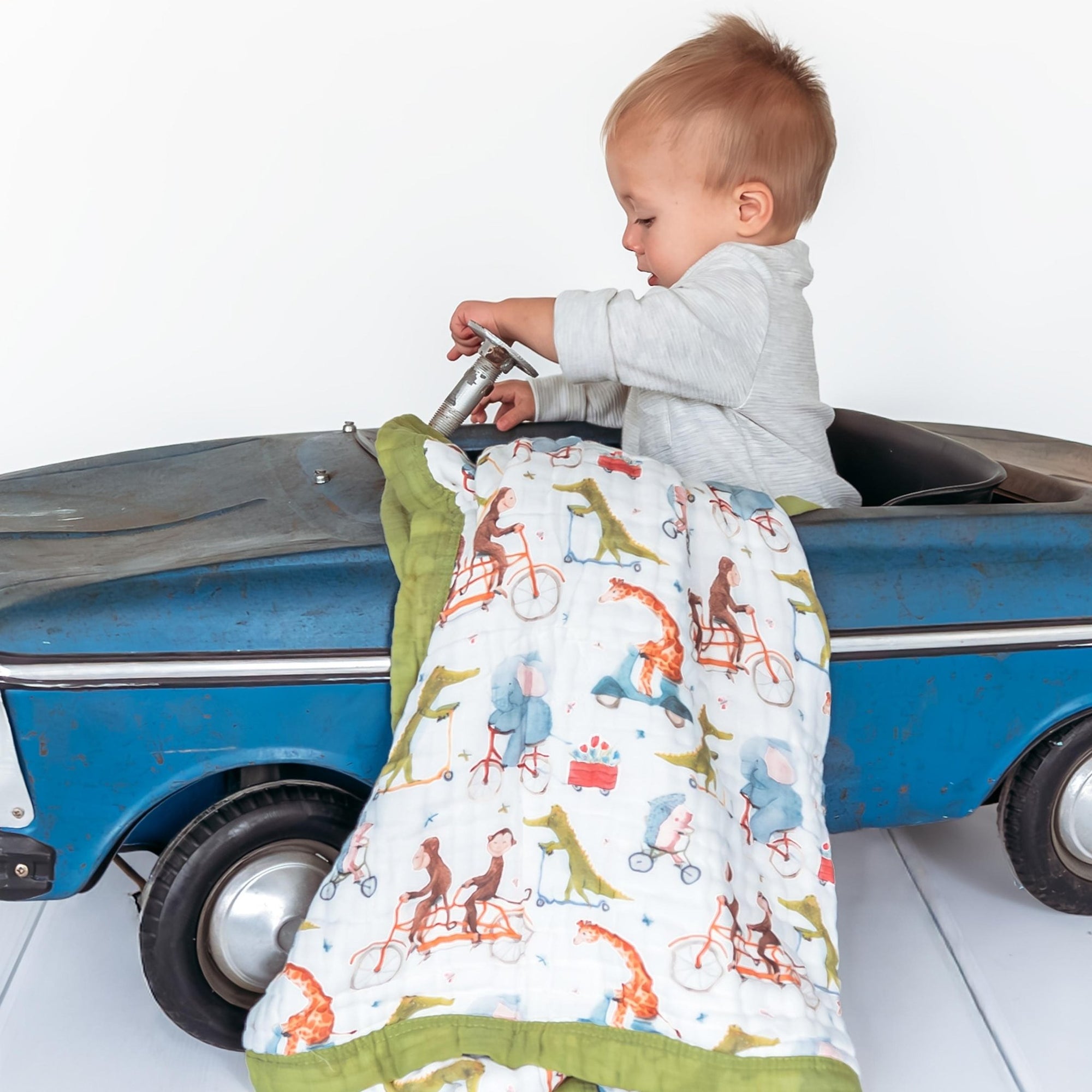 Nachiketa &#39;Gator on The Go&#39; 100% Organic Cotton Baby &amp; Toddler Blanket – Super Soft Baby Blanket, Luxury Baby Shower Gift, Gender Neutral Baby Blanket, Organic Cotton Muslin Baby Blanket, Baby Essentials, Baby Blankets for Boys and Girls, Toddler Quilt, Nursery Quilt, Stroller Blanket, Cute Baby Blankets