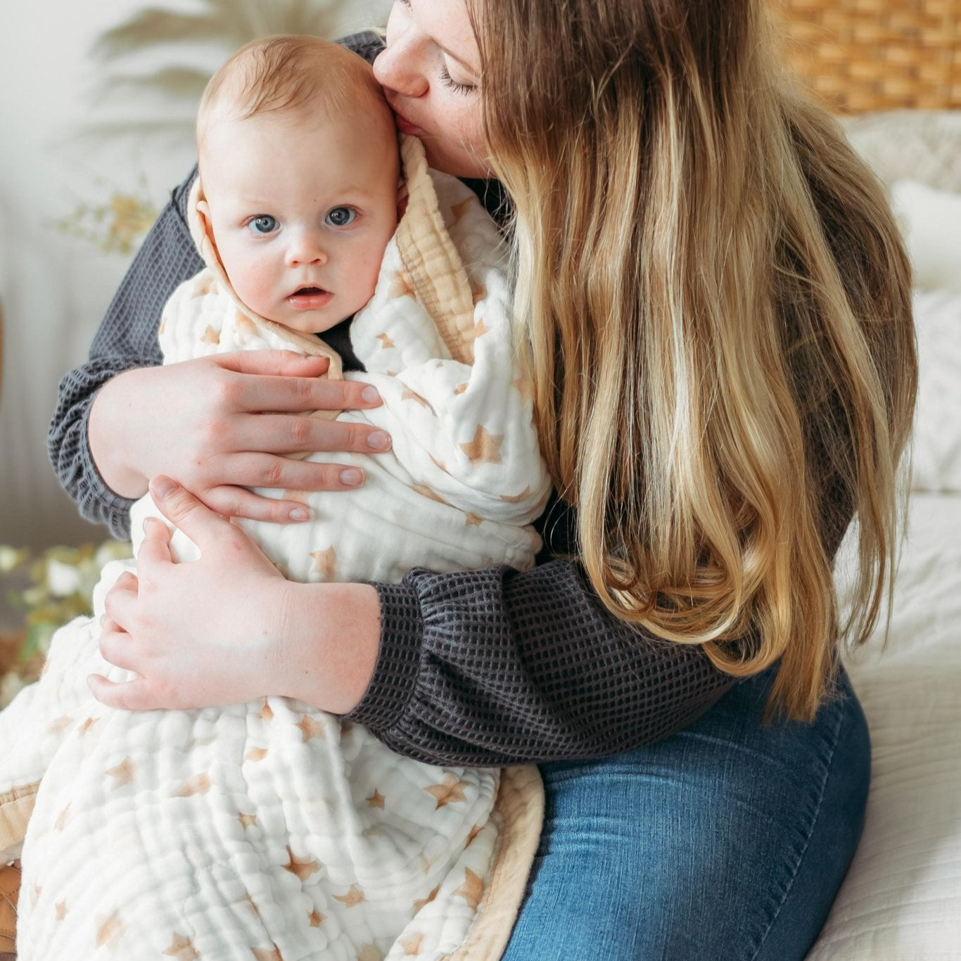 Nachiketa &#39;Neutral Star&#39; 100% Organic Cotton Baby &amp; Toddler Blanket – Super Soft Baby Blanket, Luxury Baby Shower Gift, Gender Neutral Baby Blanket, Organic Cotton Muslin Baby Blanket, Baby Essentials, Baby Blankets for Boys and Girls, Toddler Quilt, Nursery Quilt, Stroller Blanket, Cute Baby Blankets